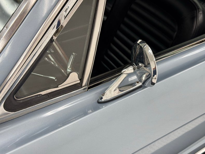 Ford-Mustang-1965-Silver-Blue-Black-24