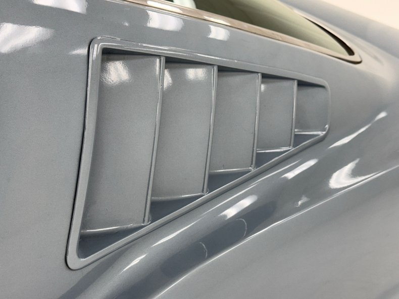 Ford-Mustang-1965-Silver-Blue-Black-26