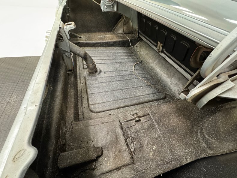 Ford-Mustang-1965-Silver-Blue-Black-35