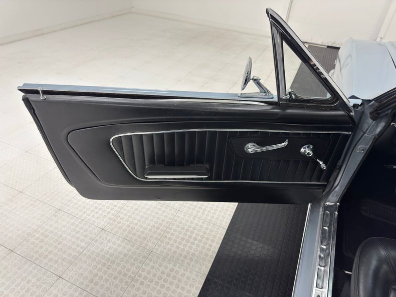 Ford-Mustang-1965-Silver-Blue-Black-36