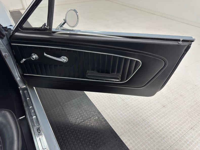 Ford-Mustang-1965-Silver-Blue-Black-37