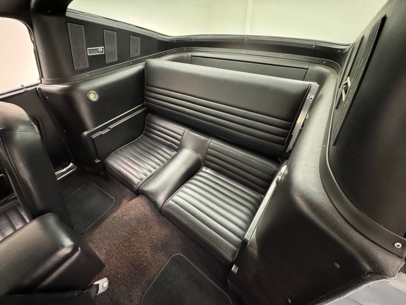 Ford-Mustang-1965-Silver-Blue-Black-40