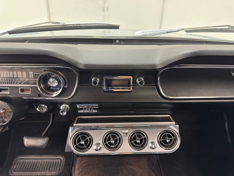 Ford-Mustang-1965-Silver-Blue-Black-49