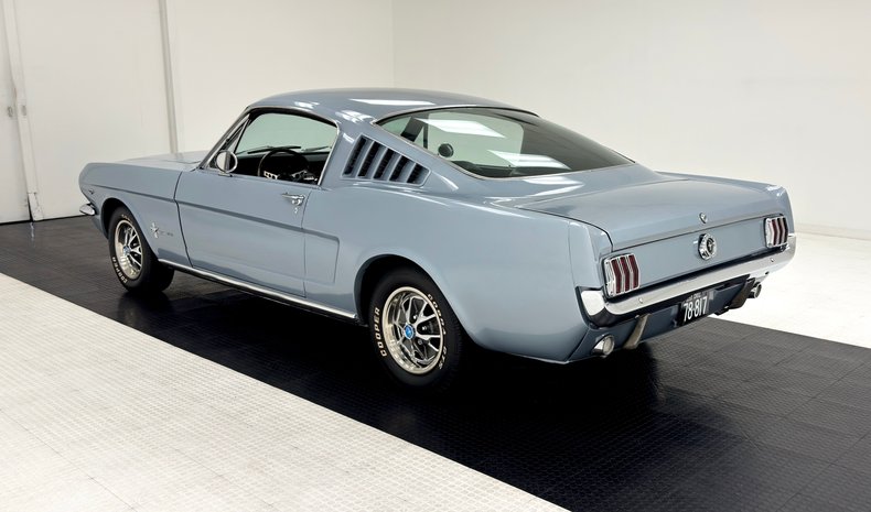 Ford-Mustang-1965-Silver-Blue-Black