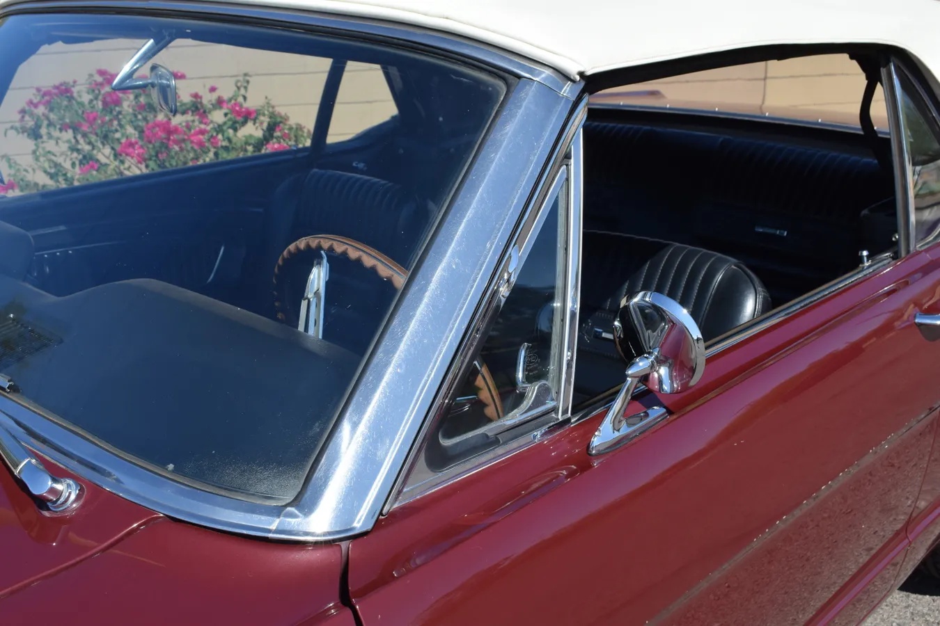 Ford-Mustang-1965-Vintage-Burgundy-Black-10