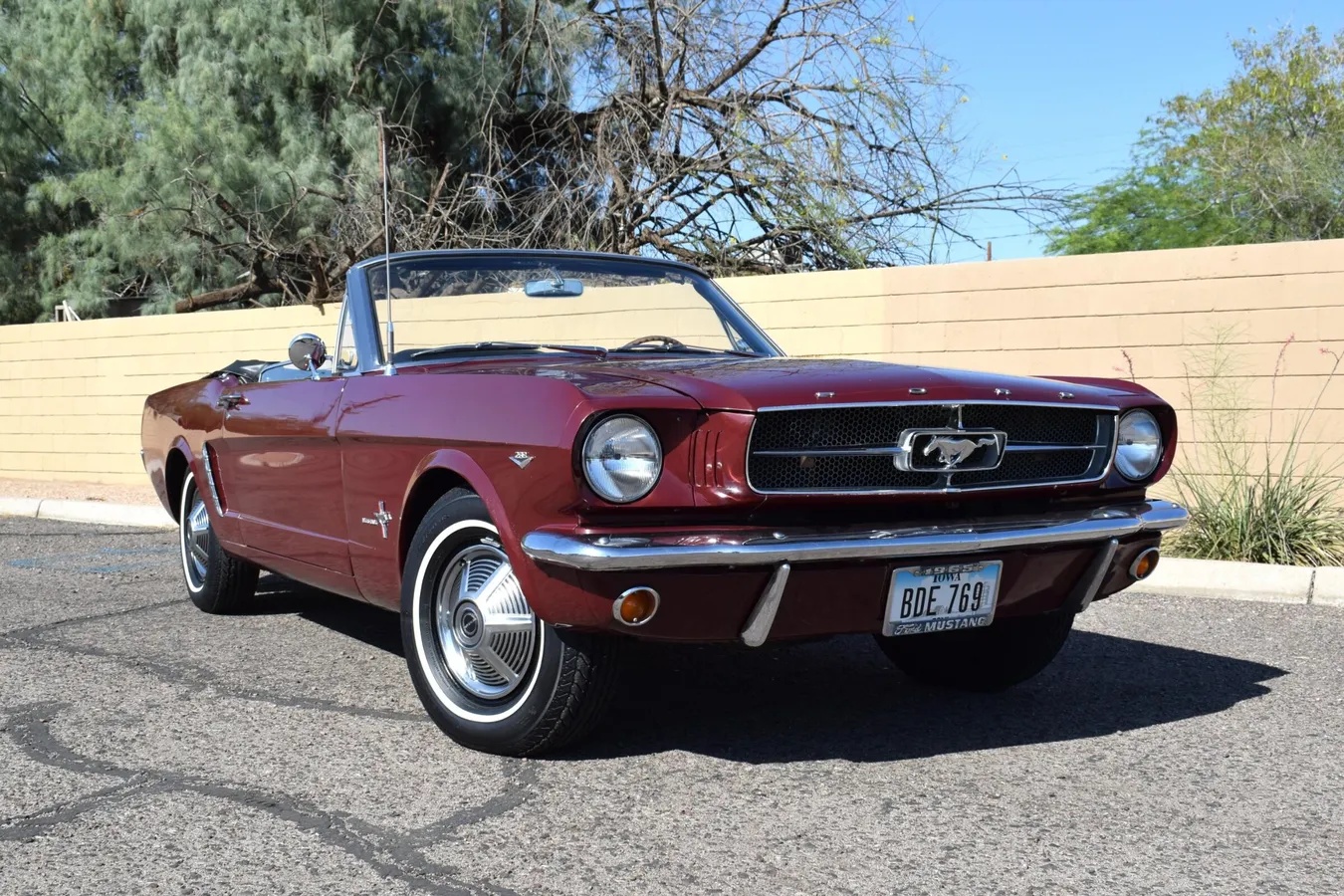 Ford-Mustang-1965-Vintage-Burgundy-Black-14
