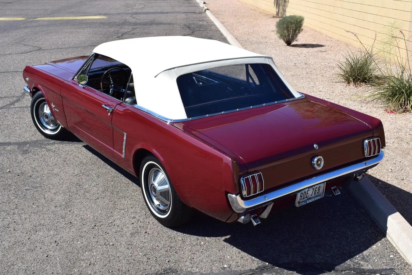 Ford-Mustang-1965-Vintage-Burgundy-Black-3