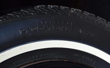 Ford-Mustang-1965-Vintage-Burgundy-Black-5