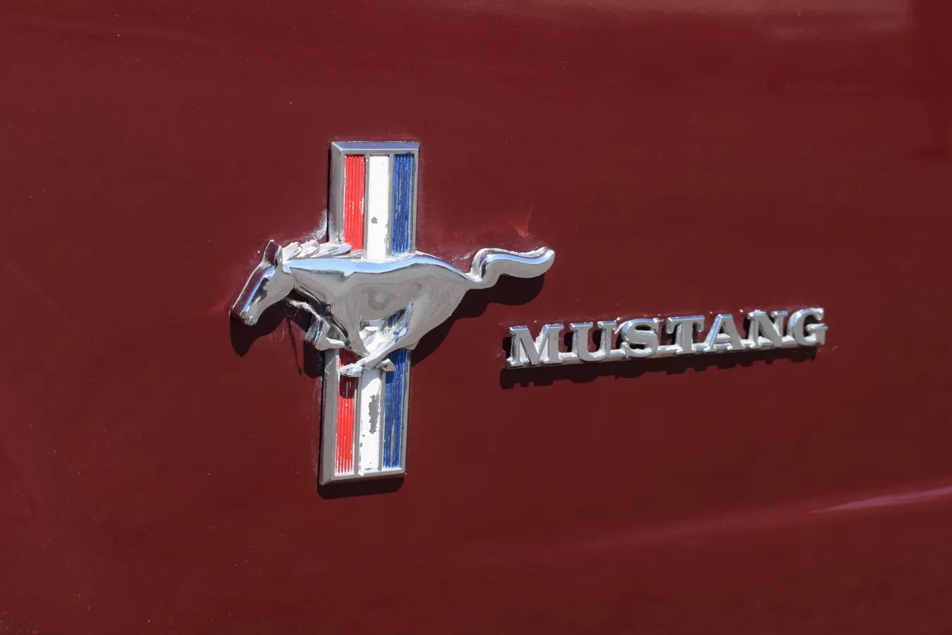 Ford-Mustang-1965-Vintage-Burgundy-Black-6