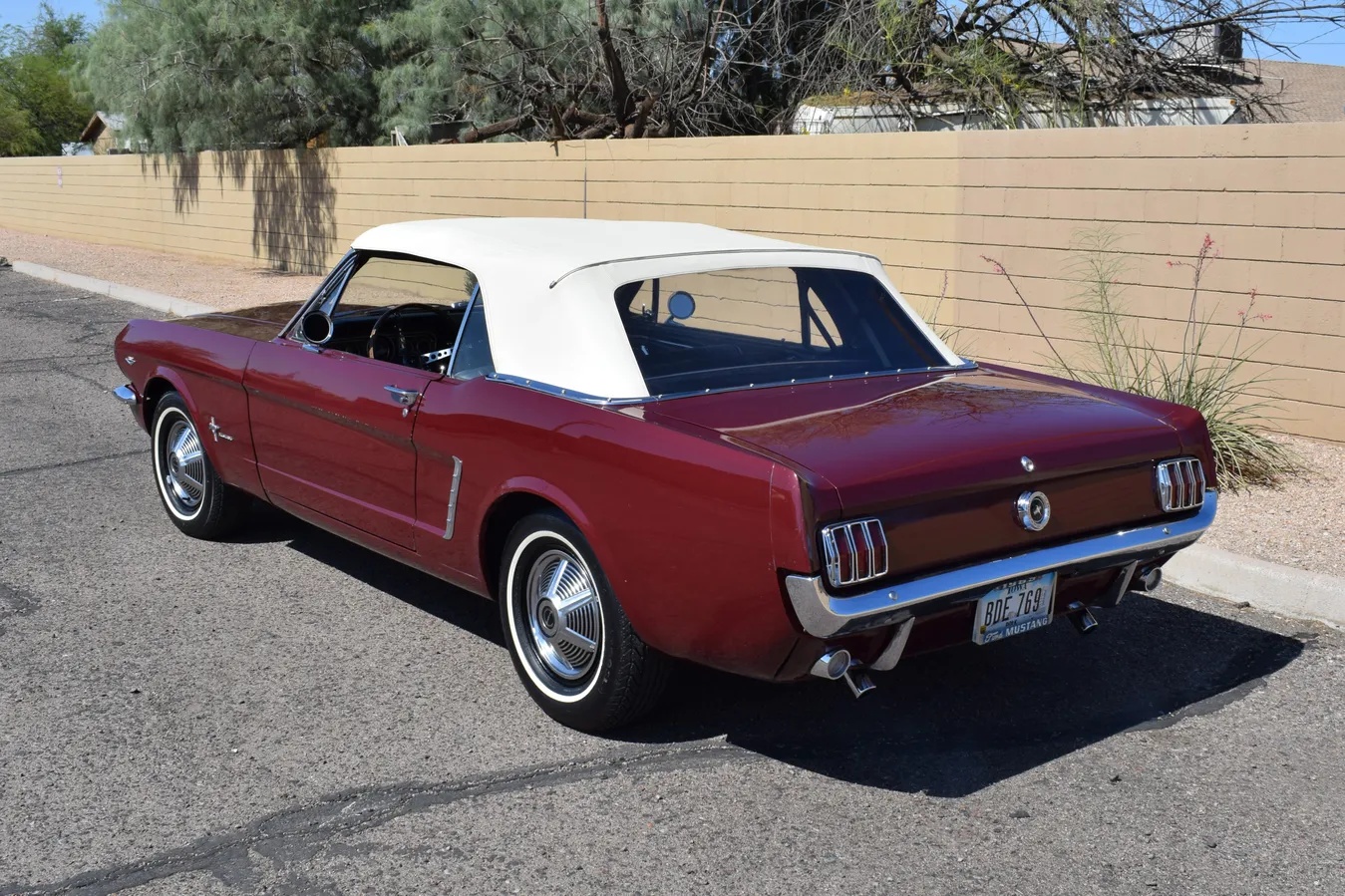 Ford-Mustang-1965-Vintage-Burgundy-Black-7
