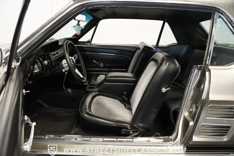 Ford-Mustang-1967-Graphite-Gray-Black-3