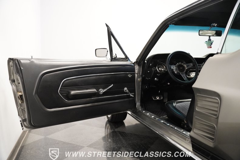 Ford-Mustang-1967-Graphite-Gray-Black-36