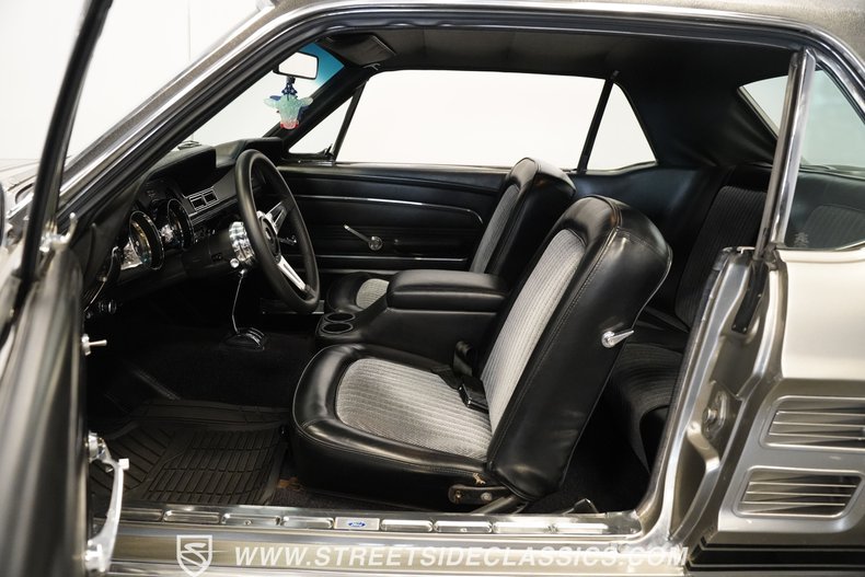 Ford-Mustang-1967-Graphite-Gray-Black-38