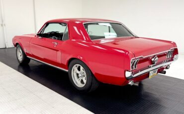 Ford-Mustang-1968-Rangoon-Red-Black-1