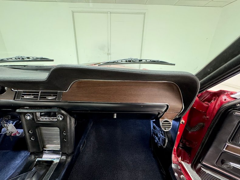 Ford-Mustang-1968-Rangoon-Red-Black-11