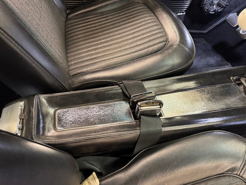 Ford-Mustang-1968-Rangoon-Red-Black-13