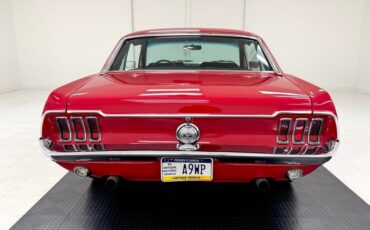 Ford-Mustang-1968-Rangoon-Red-Black-2