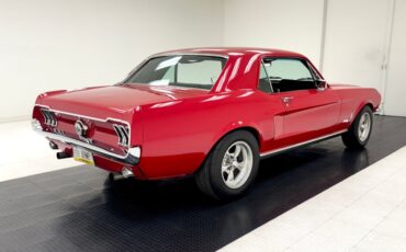 Ford-Mustang-1968-Rangoon-Red-Black-3