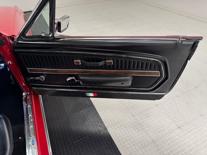 Ford-Mustang-1968-Rangoon-Red-Black-33