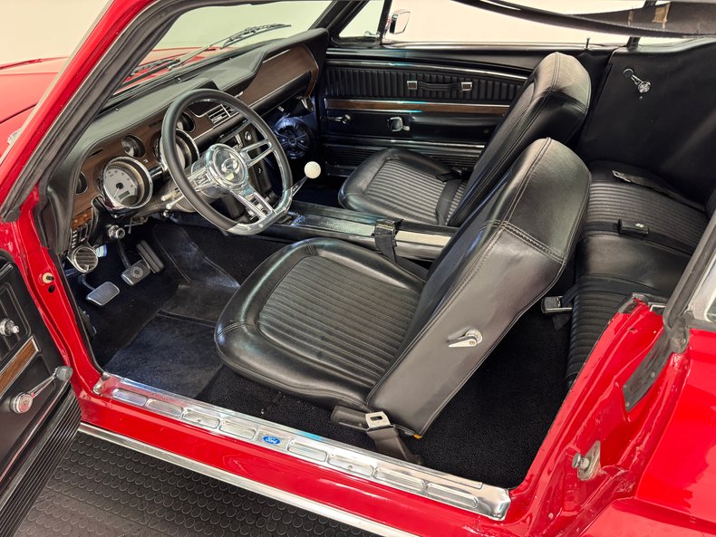 Ford-Mustang-1968-Rangoon-Red-Black-35