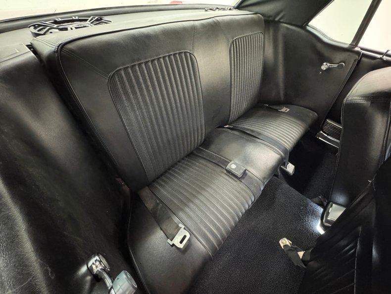 Ford-Mustang-1968-Rangoon-Red-Black-37