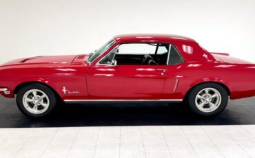 Ford-Mustang-1968-Rangoon-Red-Black
