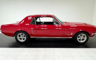 Ford-Mustang-1968-Rangoon-Red-Black-4