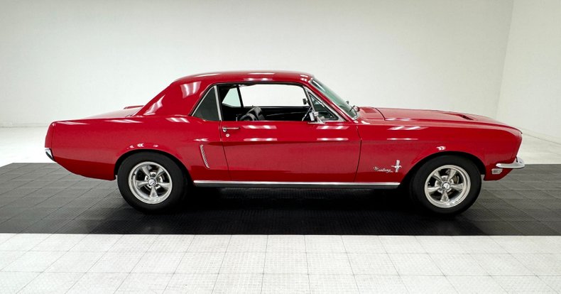 Ford-Mustang-1968-Rangoon-Red-Black-4