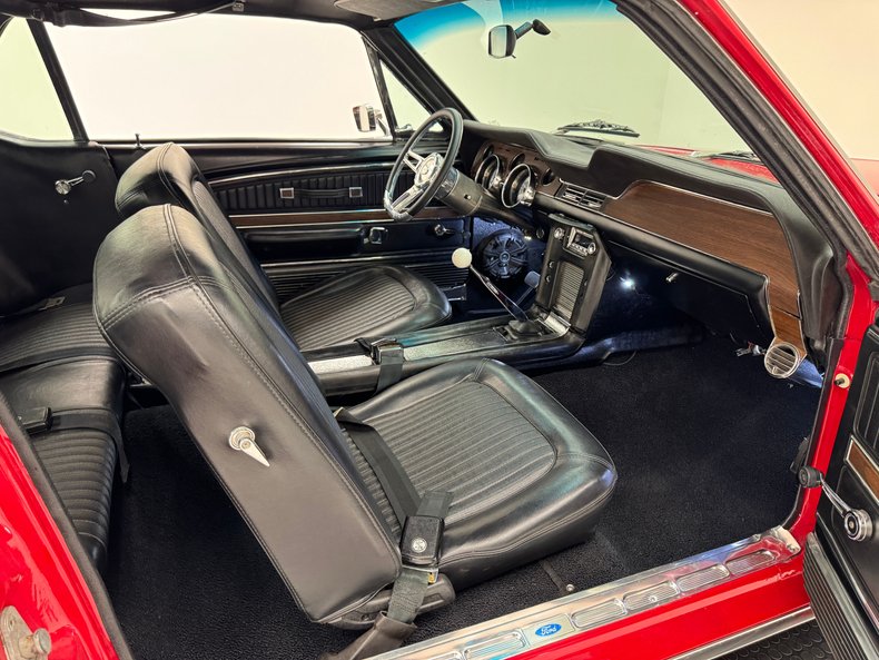 Ford-Mustang-1968-Rangoon-Red-Black-8