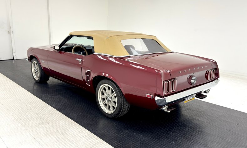 Ford-Mustang-1969-Maroon-Black-22