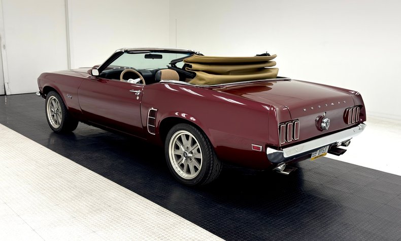 Ford-Mustang-1969-Maroon-Black-37