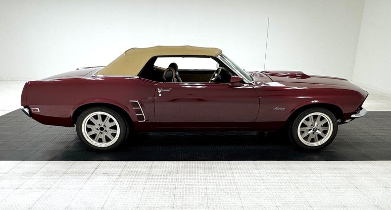 Ford-Mustang-1969-Maroon-Black-40
