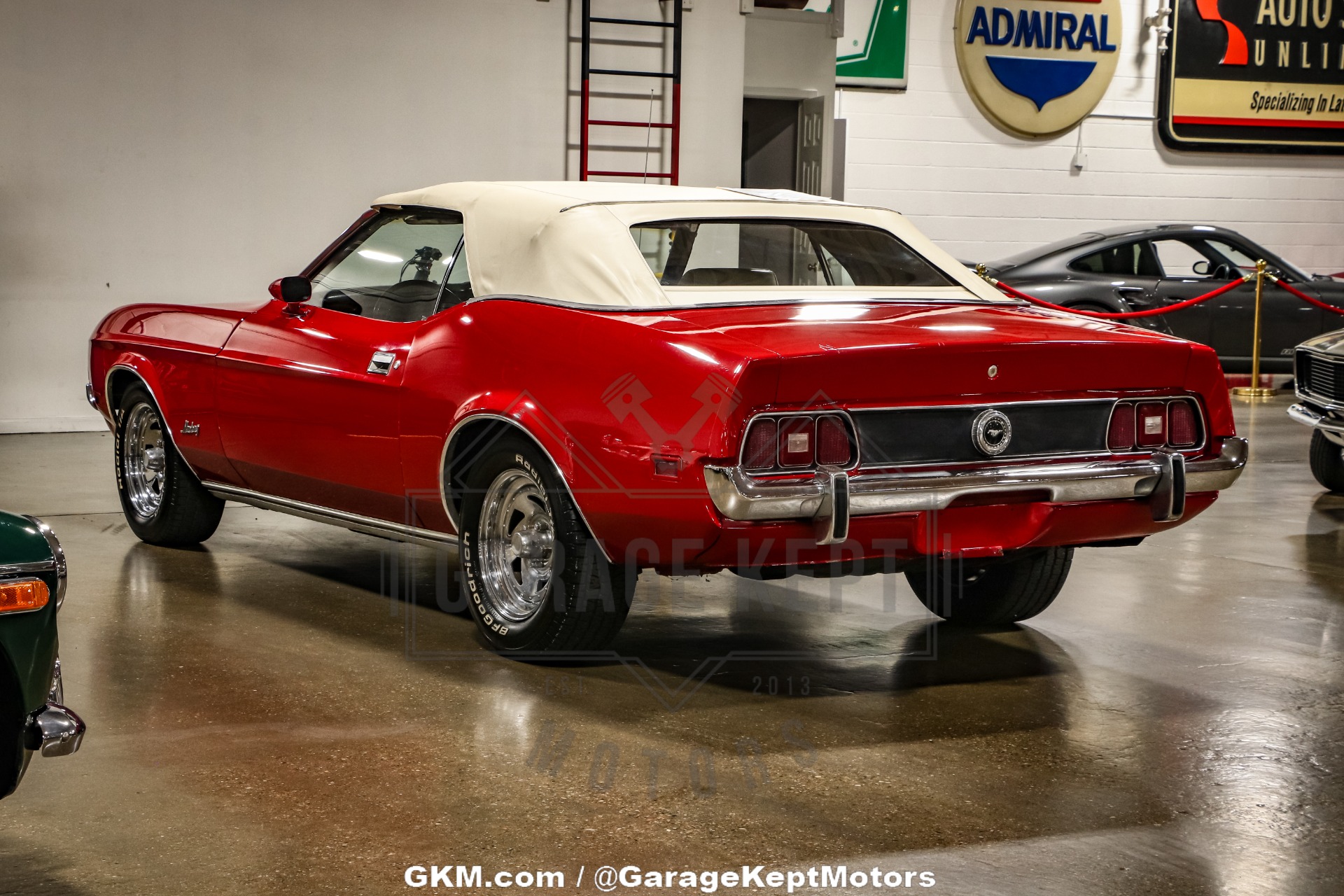 Ford-Mustang-1971-Red-White
