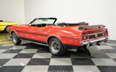 Ford-Mustang-1973-Bright-Red-Black-13