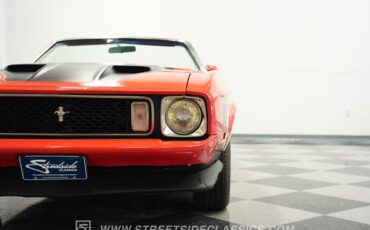 Ford-Mustang-1973-Bright-Red-Black-22