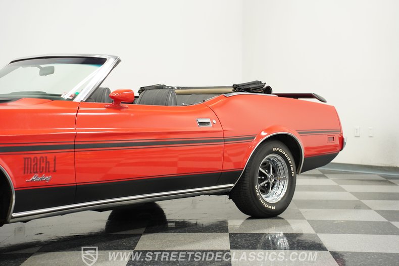 Ford-Mustang-1973-Bright-Red-Black-24