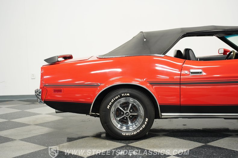 Ford-Mustang-1973-Bright-Red-Black-28