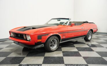 Ford-Mustang-1973-Bright-Red-Black-4