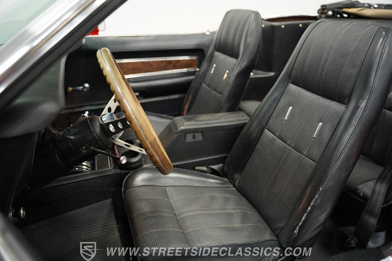 Ford-Mustang-1973-Bright-Red-Black-48