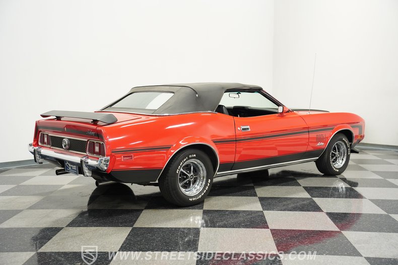 Ford-Mustang-1973-Bright-Red-Black-5