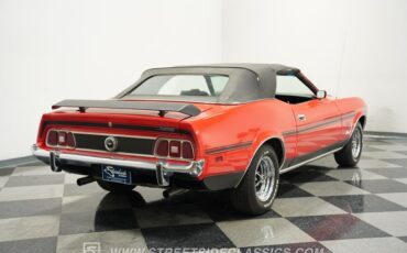 Ford-Mustang-1973-Bright-Red-Black-7