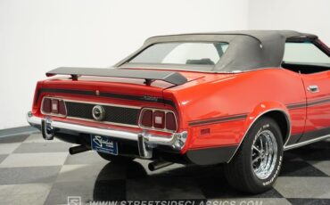 Ford-Mustang-1973-Bright-Red-Black-9