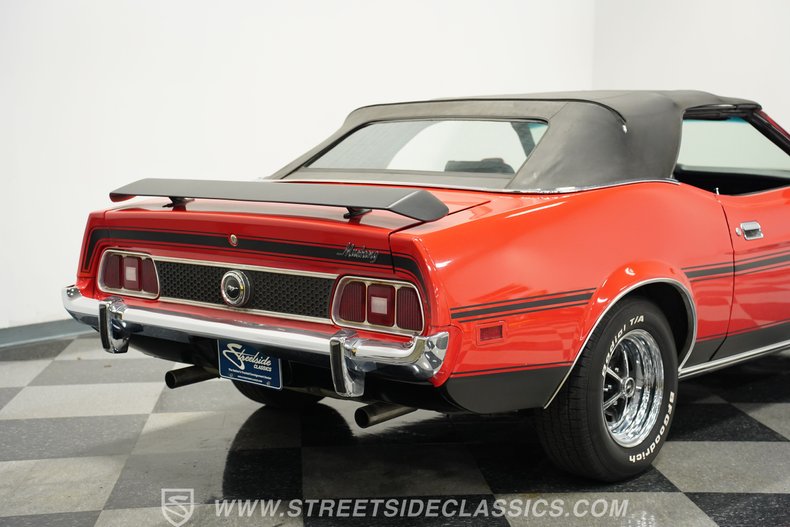 Ford-Mustang-1973-Bright-Red-Black-9