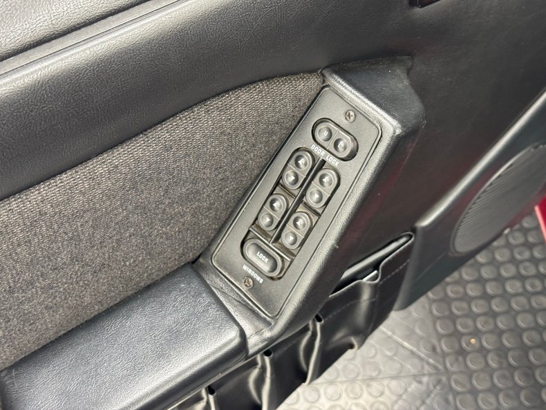 Ford-Mustang-1990-Cabernet-Red-Black-38