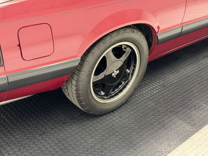 Ford-Mustang-1990-Cabernet-Red-Black-4