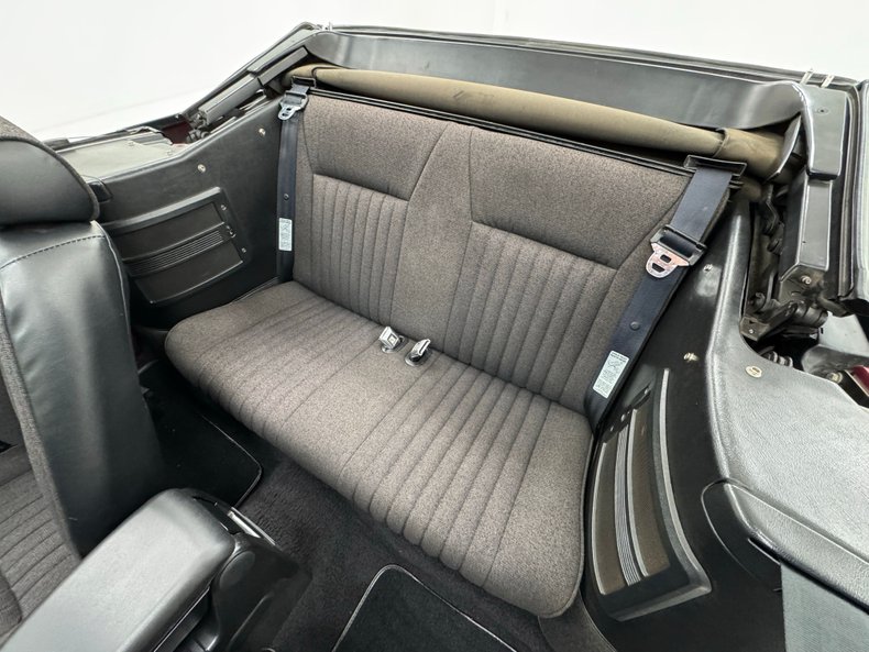 Ford-Mustang-1990-Cabernet-Red-Black-42