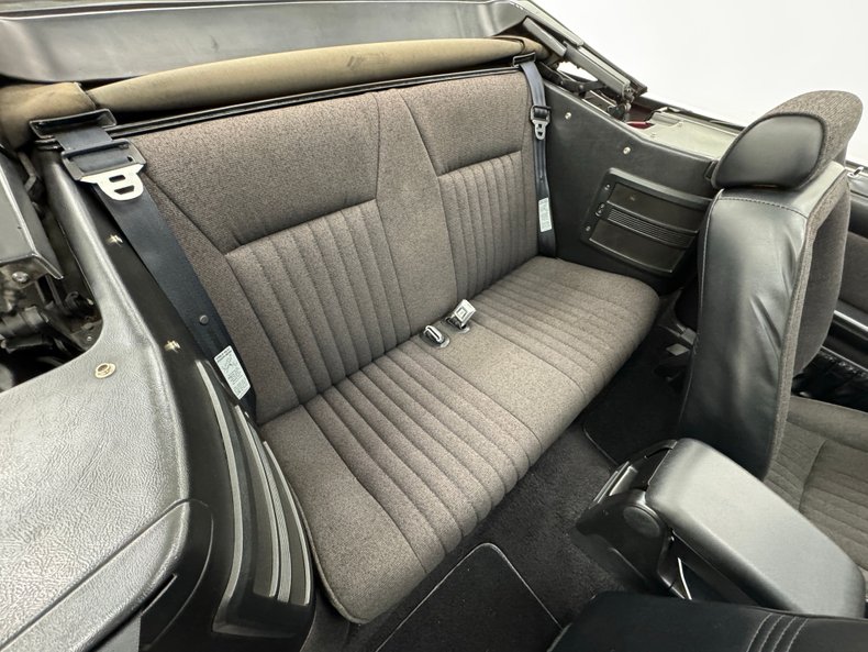 Ford-Mustang-1990-Cabernet-Red-Black-44