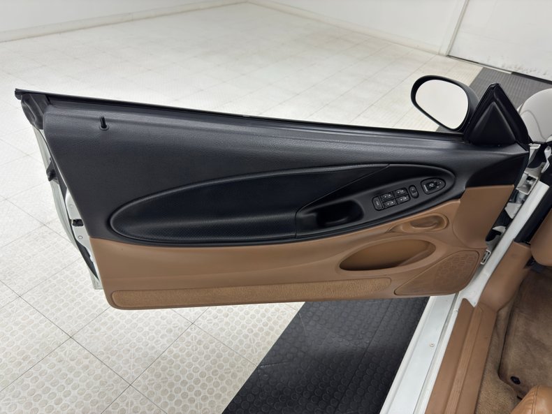 Ford-Mustang-1995-Black-Saddle-40