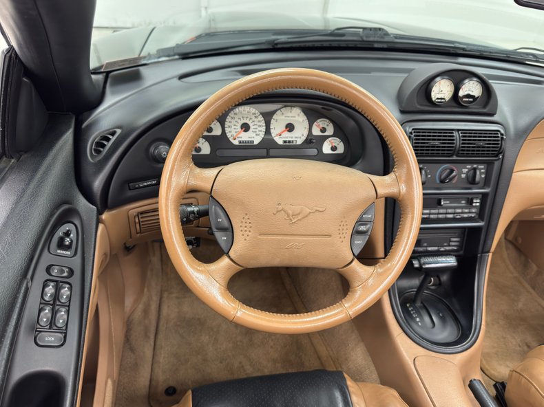 Ford-Mustang-1995-Black-Saddle-42