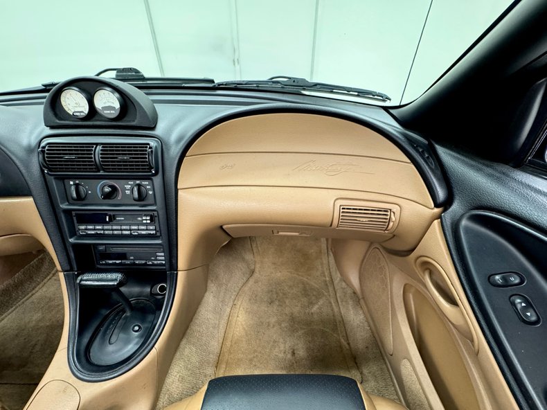 Ford-Mustang-1995-Black-Saddle-47